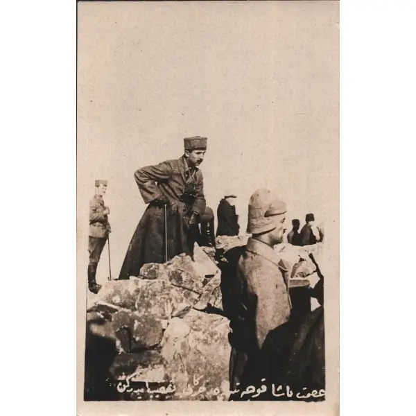 Batı Cephesi Komutanı Tümgeneral İsmet İnönü, Büyük Taarruz esnasında Kocatepe´de, 26 Ağustos 1922, 9x14 cm