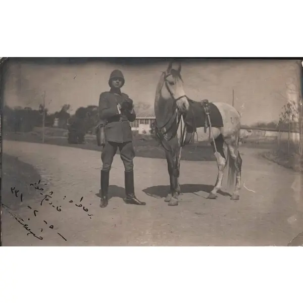 I. Dünya Savaşı haberci subayının ithaflı ve imzalı hatıra fotoğrafı, 1331, 9x14 cm