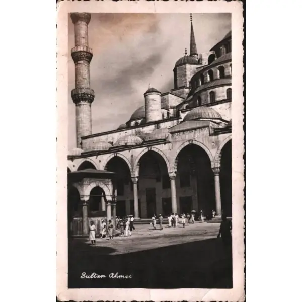 Sultan Ahmed Camii önünde turist kafilesi, 9x14 cm
