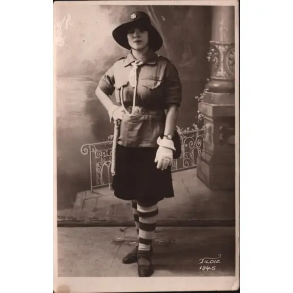 İzci kadın stüdyo fotoğrafı, Foto Yıldız- Bursa, 1929, 9x14 cm