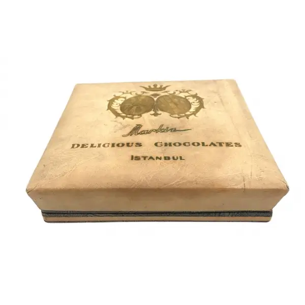 MARKİZ marka kabartmalı çikolata kutusu, 20x20x5 cm