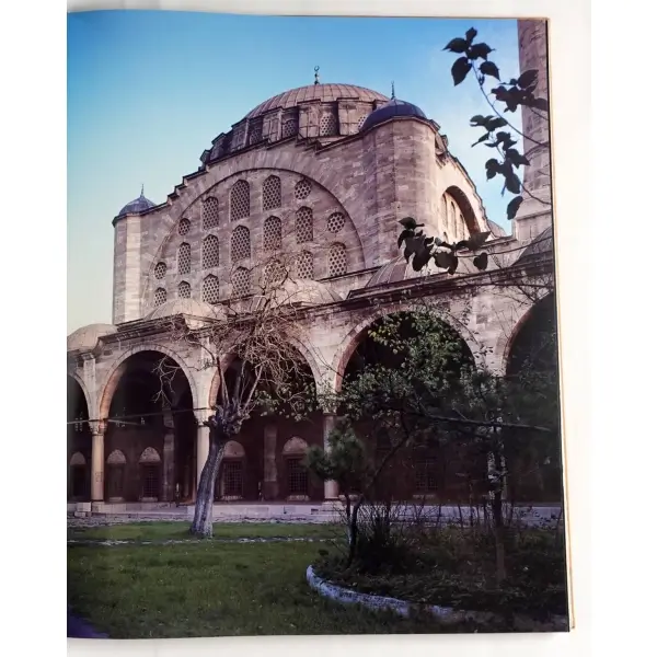 Orijinal karton kutusunda SİNAN: An Architectural Genius, Doğan Kuban & Ahmet Ertuğ, Ertuğ & Kocabıyık, Bern - 1999, 265 sayfa, 34x42 cm