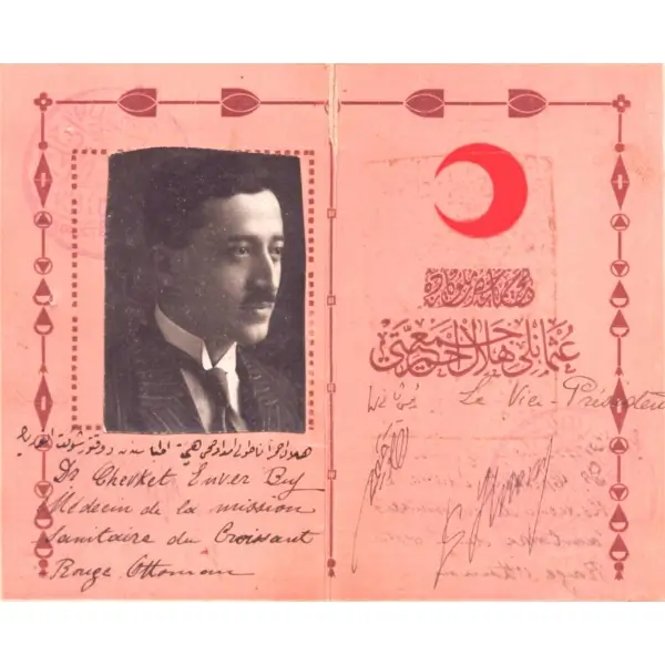 Osmanlı Hilal-i Ahmer Cemiyeti doktorlarından Şevket Enver Bey´e ait fotoğraflı Osmanlıca-Fransızca kimlik, 14x18 cm