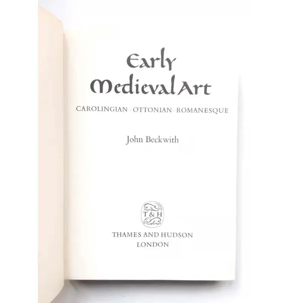 Early Medieval Art, John Beckwith. Thames & Hudson, 1964.  270 sayfa. Renki ve sb resimli. Bez ciltli