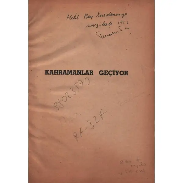 KAHRAMANLAR GEÇİYOR (Radyo Konuşmaları), Feridun Fazıl Tülbentçi, İnkılâp Kitabevi, 1951, 172 sayfa, 15x20 cm, İTHAFLI VE İMZALI