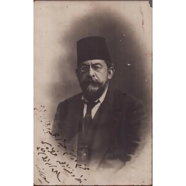 Yusuf Akçura'dan ithaflı ve imzalı fotoğraf