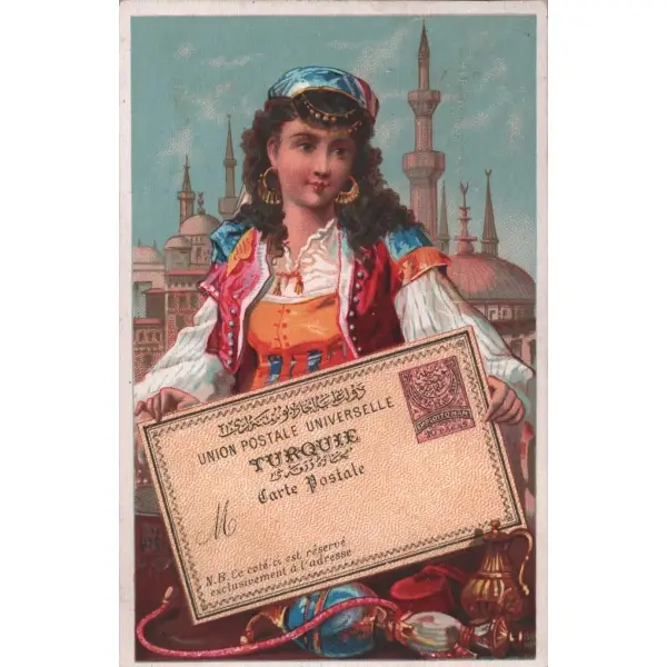 Elinde kartpospostalıyla şark kostümlü hanımefendi görselli ticaret kartı, 7x12 cm