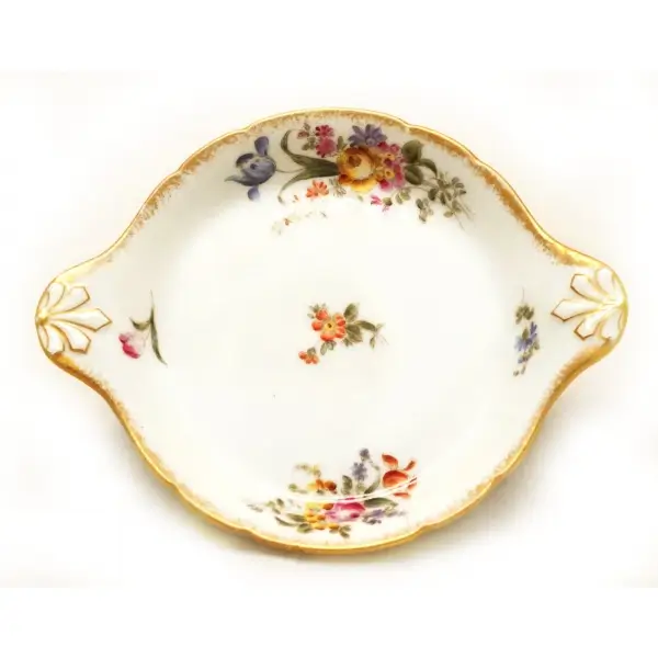 Çiçek desenleri ile süslenmiş, altın yaldızlı 5 adet Limoges porselen tabak, 18x14x3 cm