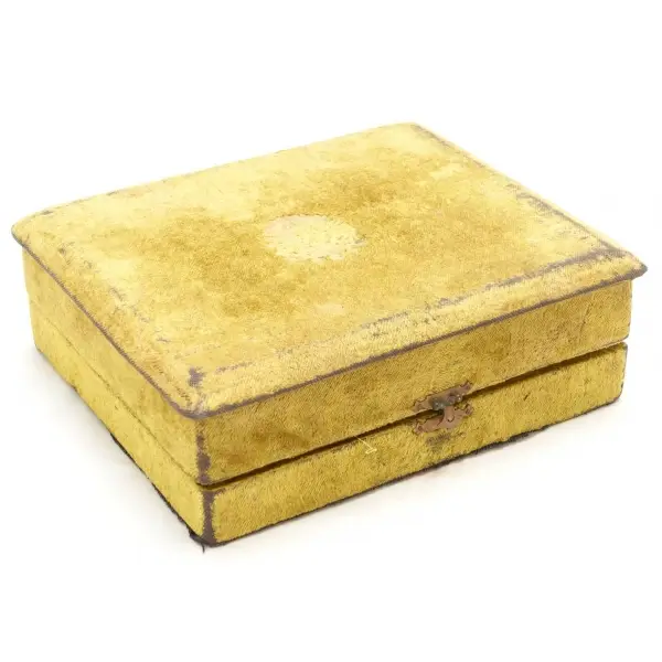 Osmanlı devlet armalı ve kadife kumaş kaplı orijinal kutusunda gümüş üzeri savat ve kalem işçilikli altılı zarf takımı, 6x4 cm, toplam ağırlık 210 g