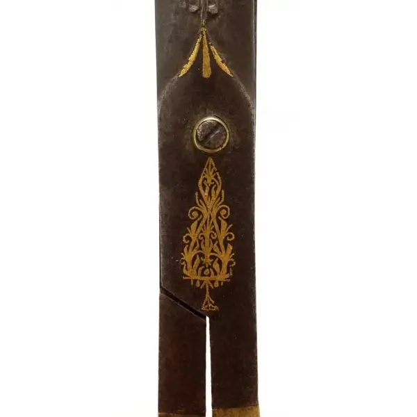 Altın kakma yaprak motifi ile süslenmiş hattat makası, 26x4 cm