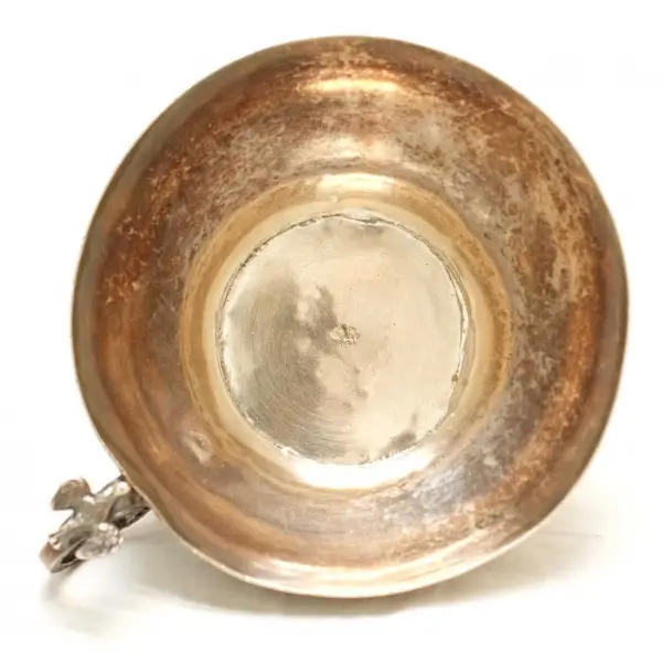 Tuğralı kalem işçilikli, üzerine kuş konmuş dal formundaki kulbu ile dikkat çeken Osmanlı dönemi kallavi boy gümüş çamçak, 195 g, 16x6 cm