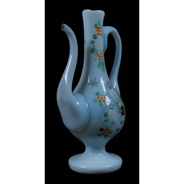 19 yüzyıl Beykoz imalatı, opalin üzeri bitki motifleriyle bezeli ibrik, 19 cm