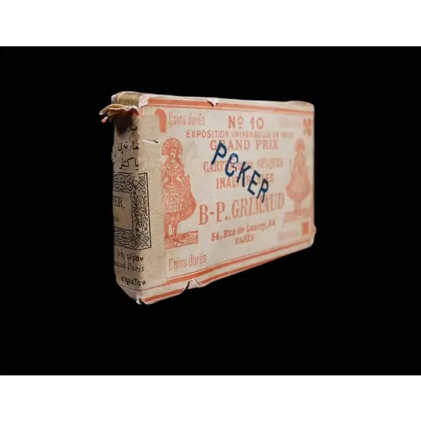 1909 Paris Fuarı´ndan Osmanlıca-Rumca-Ermenice-İbranice(ladino)-Fransızca etiketli açılmamış ambalajı içinde poker kartları, 9x6x1,5 cm