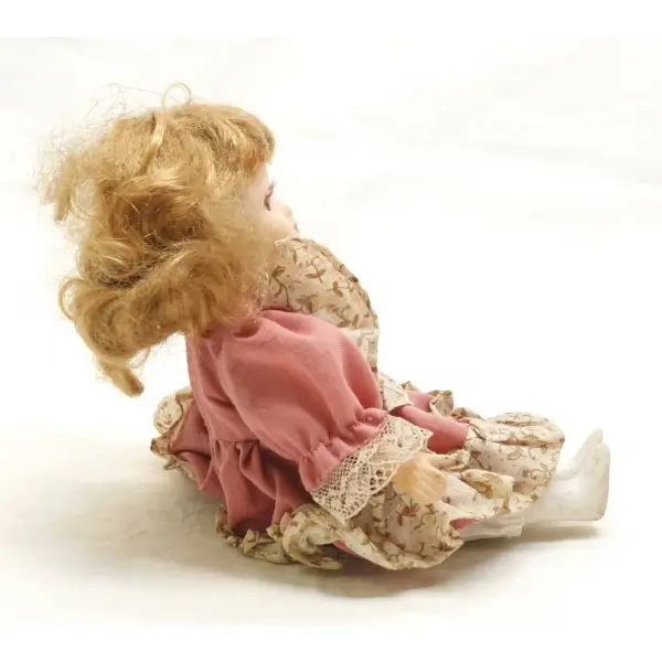 1940'lı yıllardan pembe elbiseli porselen bebek, 25x9 cm
