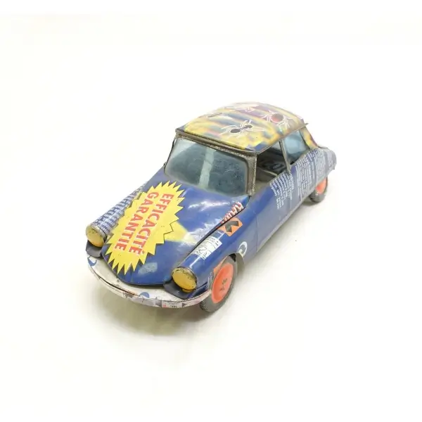 Teneke kutulardan imal edilmiş el yapımı oyuncak araba, 19x7x6 cm
