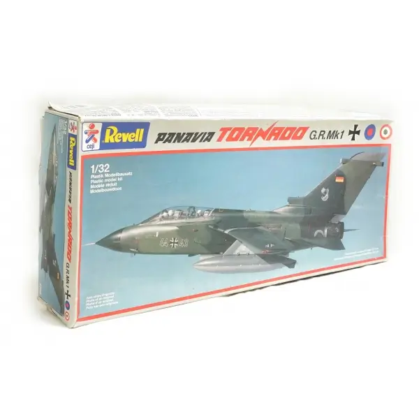 Orijinal kutusunda Alman malı Revell marka plastik maket, ´´Panavia Tornado G.R.Mk1´´ model Alman savaş uçağı, 53x23x10 cm (kutu)