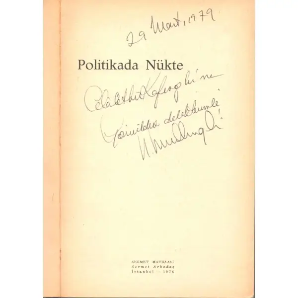 POLİTİKADA NÜKTE, Nejat Muallimoğlu, İstanbul 1976, Muallimoğlu Yayınları, 448 sayfa, 14x20 cm, İTHAFLI VE İMZALI...