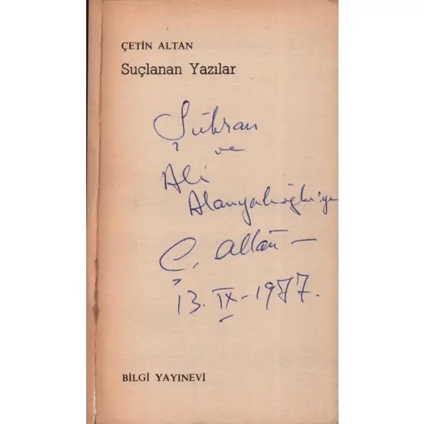SUÇLANAN YAZILAR, Çetin Altan, İstanbul 1975, Bilgi Yayınevi, 336 sayfa, 11x19 cm, İTHAFLI VE İMZALI...