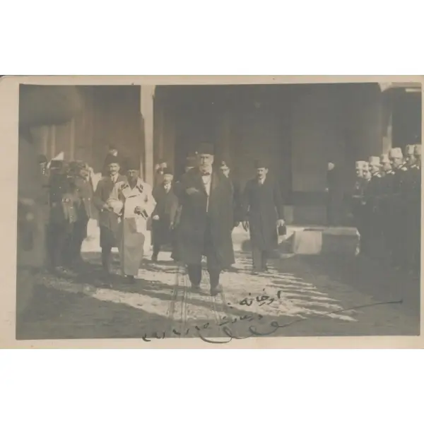 15 Nisan 1929 tarihli İstanbul´da son Osmanlı Halifesi Abdülmecid Efendi, 14x9 cm...