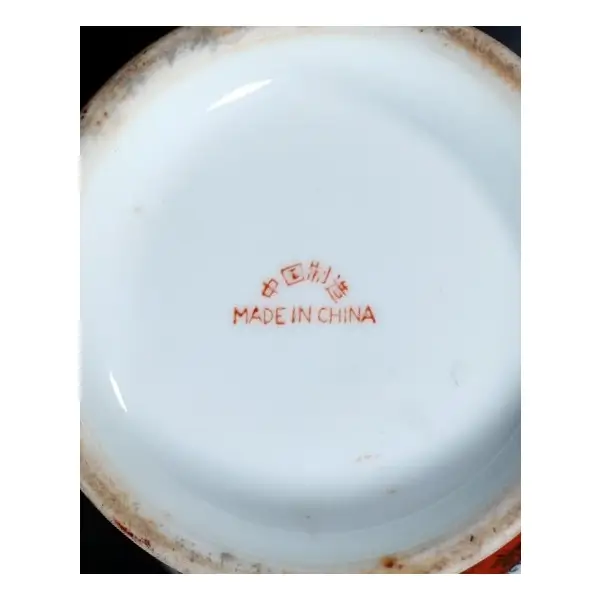 Uzak doğu temalı, elle renklendirilmiş Çin malı porselen vazo, 31 cm yükseklik, 8 cm çap...