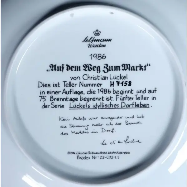 Alman malı ´´Seltmann Weiden´´ marka, tasarımı Christian Lückel´e ait elle renklendirme çiftlik konulu porselen duvar tabağı, orijinal kutusu ve sertifikası ile birlikte, ürün numarası: H 7158, çap 19 cm...