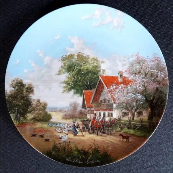 Alman malı ´´Seltmann Weiden´´ marka, tasarımı Christian Lückel´e ait elle renklendirme çiftlik konulu porselen duvar tabağı, orijinal kutusu ve sertifikası ile birlikte, ürün numarası: H 7158, çap 19 cm...