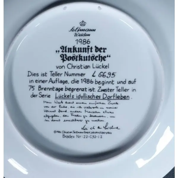 Alman malı ´´Seltmann Weiden´´ marka, elle renklendirme köy ve at arabası konulu porselen duvar tabağı, orijinal kutusu ile birlikte, ürün numarası: L 6695, çap 19 cm...