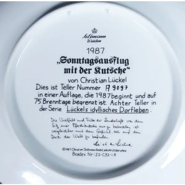 Alman malı ´´Seltmann Weiden´´ marka, elle renklendirme at arabasında romantik çift temalı porselen duvar tabağı, orijinal kutusu ve sertifikası ile birlikte, ürün numarası: A 9097, çap 19 cm...