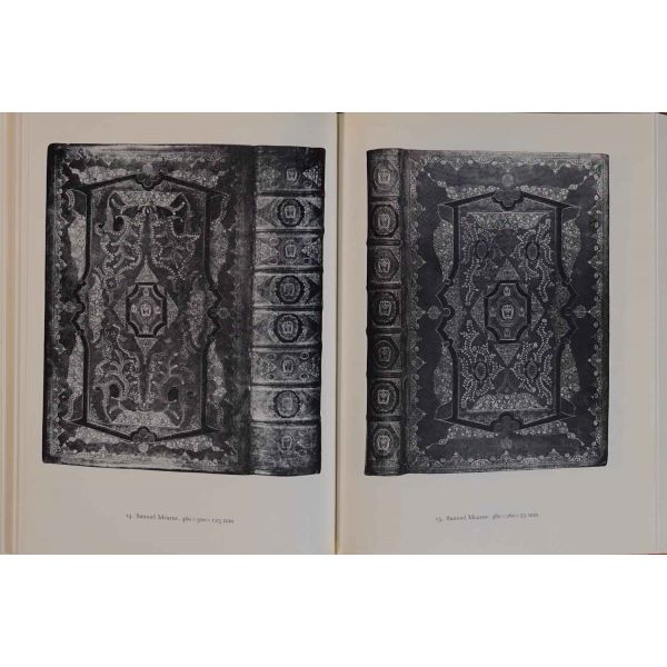 Restorasyon dönemi İngiliz ciltçiliğine dair İngilizce kitap: ENGLISH RESTORATION BOOKBINDINGS, Samuel Mearne, 1974, The British Library Board, 48 sayfa metin + görseller, 19x26 cm...