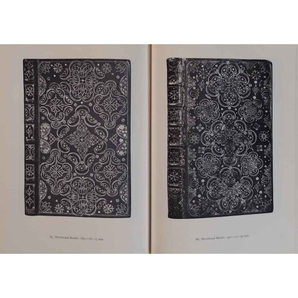 Restorasyon dönemi İngiliz ciltçiliğine dair İngilizce kitap: ENGLISH RESTORATION BOOKBINDINGS, Samuel Mearne, 1974, The British Library Board, 48 sayfa metin + görseller, 19x26 cm...