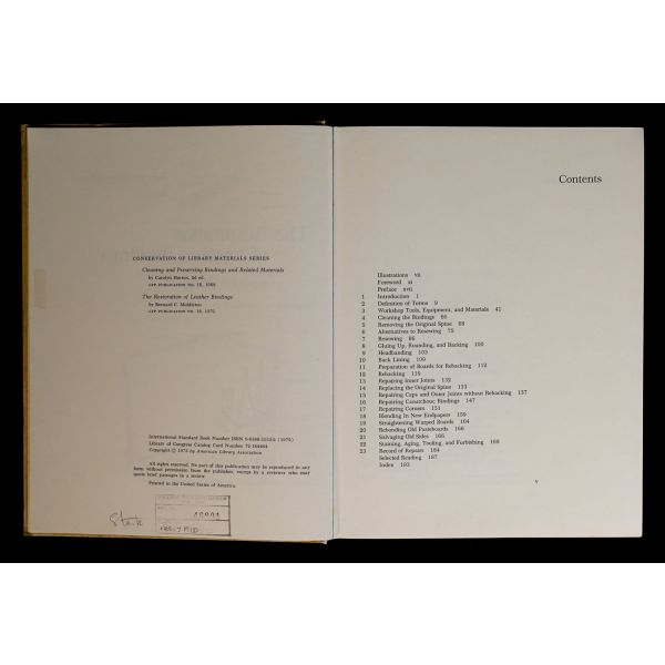 Deri kitap ciltlerinin restorasyonuna dair İngilizce kitap: THE RESTORATION OF LEATHER BINDINGS, Bernard C. Middleton, 1972, American Library Association, Chicago, 201 sayfa, 21x28 cm...