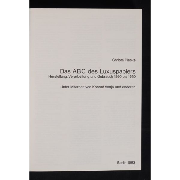 1860 ilâ 1930 yılları arasında lüks kâğıdın üretimi, işlemesi ve kullanımına dair Almanca kitap: DAS ABC DES LUXUSPAPIERS, Christa Pieske, 1983, Museum für Deutsche Volksunde Berlin, 377 sayfa, 17x24 cm...