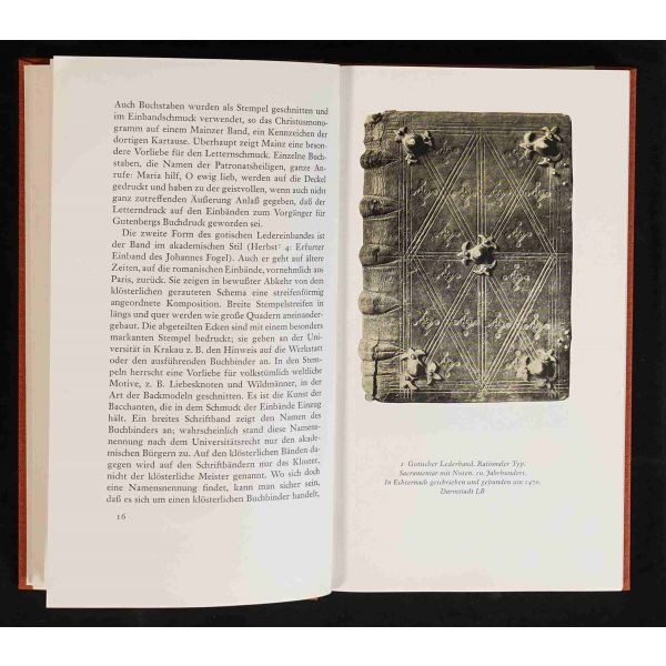 Erken dönem cilt sanatına dair Almanca kitap: EINFÜHRUNG IN DIE EINBANDBESTİMMUNG, Ilse Schunke, 1977, Veb Verlag Der Kunst, Dresden, 127 sayfa, 13x22 cm...