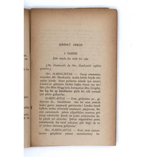YANLIŞLIKLAR GECESİ, Oliver Goldsmith, Çeviren: Ali Rıza Seyfi, 1946, Milli Eğitim Basımevi, 114 sayfa, 12x18 cm…