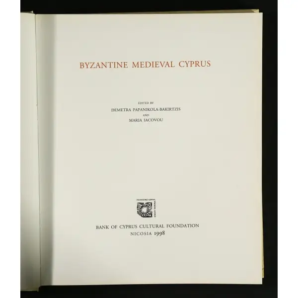 BYZANTINE CYPRUS MEDIEVAL, edited by: Demetra Papnikola-Bakırtzıs and Maria Iacovou, 1998, Nicosia, Bank of Cyprus Cultural Foundation, 333 sayfa, 25x30 cm...