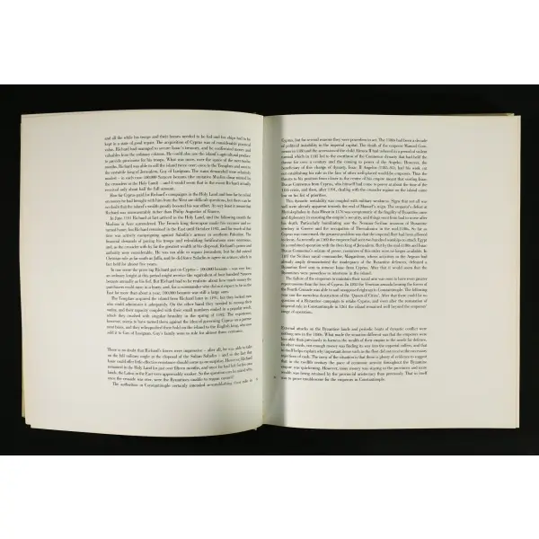 BYZANTINE CYPRUS MEDIEVAL, edited by: Demetra Papnikola-Bakırtzıs and Maria Iacovou, 1998, Nicosia, Bank of Cyprus Cultural Foundation, 333 sayfa, 25x30 cm...