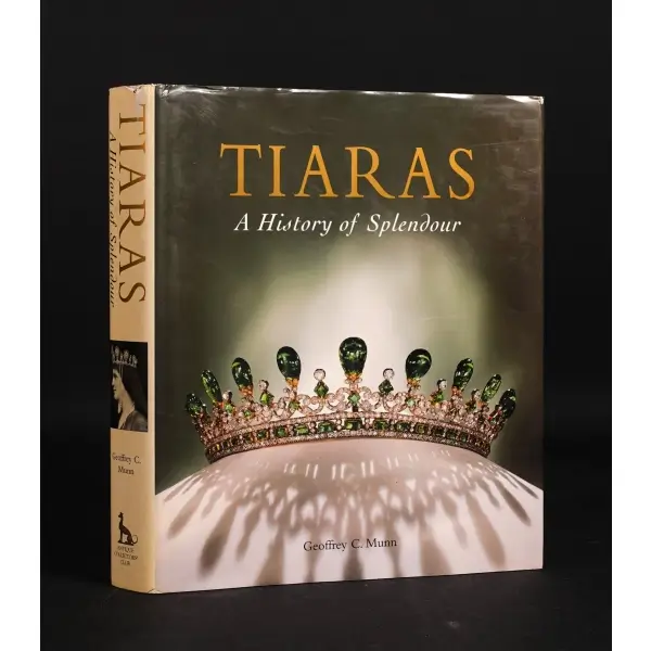 TIARAS ( A History Of Splendour), Geoffrey C. Munn, Antique Collectors Club, 432 sayfa, 24x29 cm...