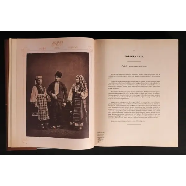 1873 YILINDA TÜRKİYE´DE HALK GİYSİLERİ (Elbise-i Osmaniyye), çeviren: Erol Üyepazarcı, 1999, İstanbul, Sabancı Üniversitesi, 461 sayfa, 28x36 cm...