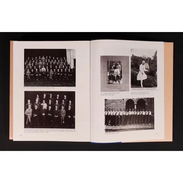 A HISTORY OF ROBERT COLLAGE (Volume I-II), John Freely, 2000, İstanbul, Yapı Kredi Kültür Sanat Yayıncılık, 351+334 sayfa, 22x29 cm...