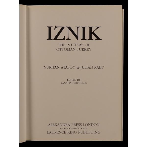 IZNIK (The Pottery of Ottoman Turkey), Nurhan Atasoy & Julian Raby, (editör: Yanni Petsopoulos), Alexandra Press London, 1989, 386 sayfa, 28x37 cm...