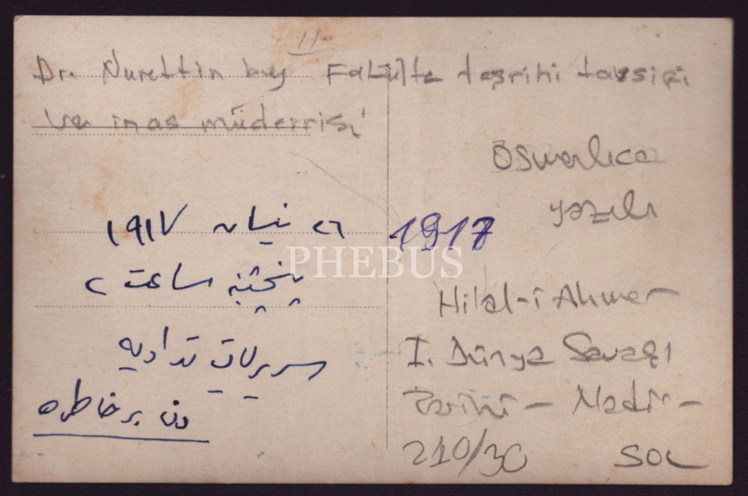Cihan Harbi döneminden, yaralı bir askeri tedavi eden Hilal-i Ahmer doktorlarının hatıra fotoğrafı, 1917 tarihli, arka yüzü Osmanlıca açıklamalı, 14x9 cm...