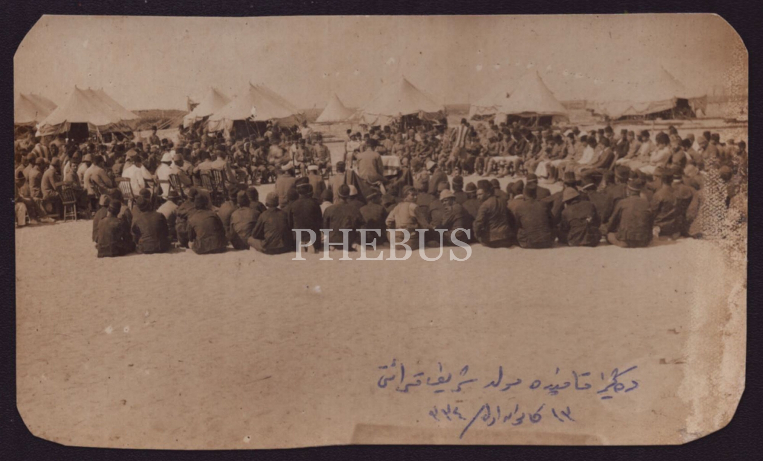 Cihan Harbi´nde esir düşen Türkleri esir kampında mevlid-i şerif okurken gösteren 1334 (1918) tarihli fotoğraf, Osmanlıca açıklamalı, 14x9 cm...