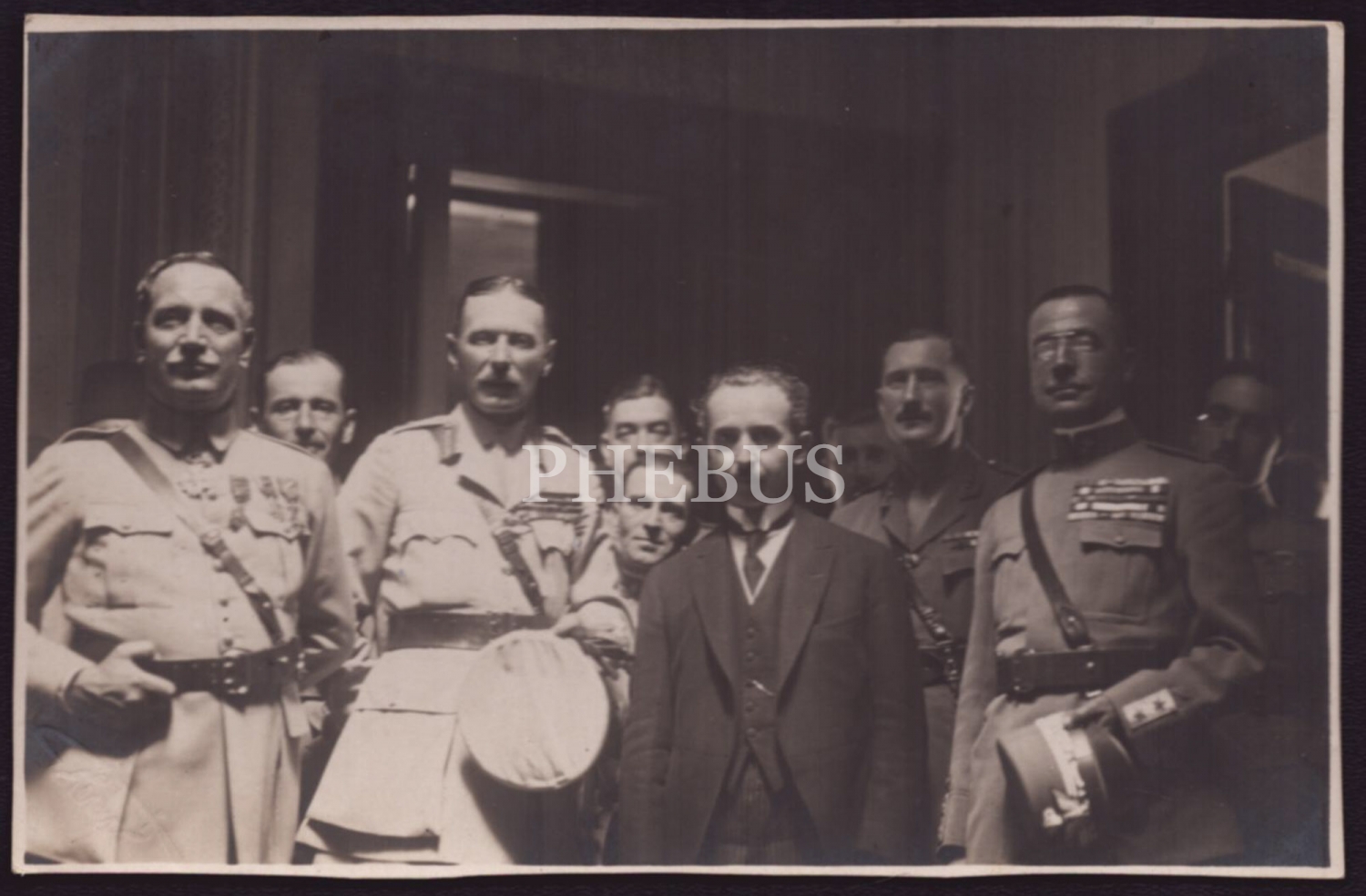 Mudanya Mütarekesi sonrası İtilaf Devletleri´nin temsilcileriyle hatıra fotoğrafı çektiren İsmet İnönü, 11 Ekim 1922, Foto Ferit İbrahim soğuk damgalı, 14x9 cm...