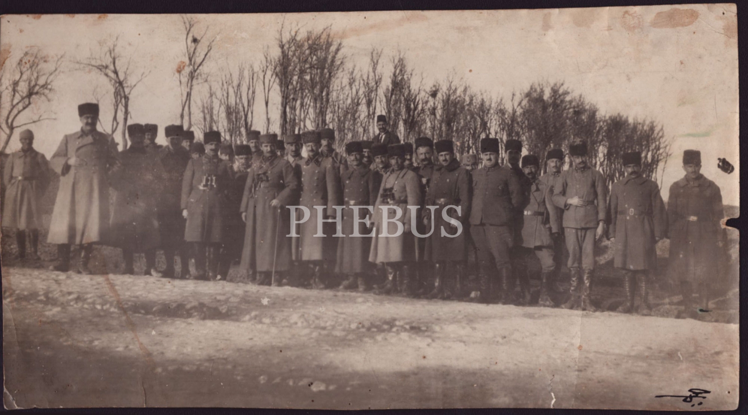 Milli Mücadele döneminden aralarında Fevzi Çakmak ile İsmet İnönü´nün de bulunduğu subayların toplu hatıra fotoğrafı, 23x12 cm...
