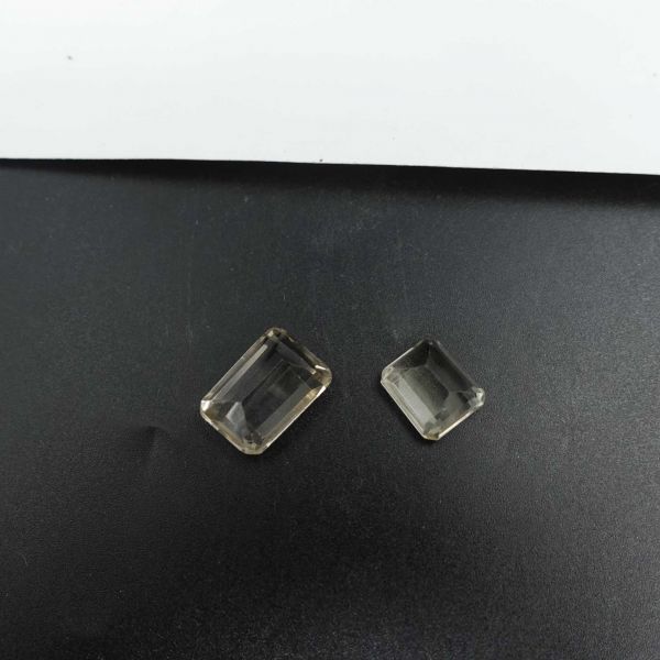 2 adet topaz taşı, 2 cm...