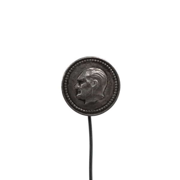 Atatürk görselli, kabartmalı gümüş rozet, 4 cm...