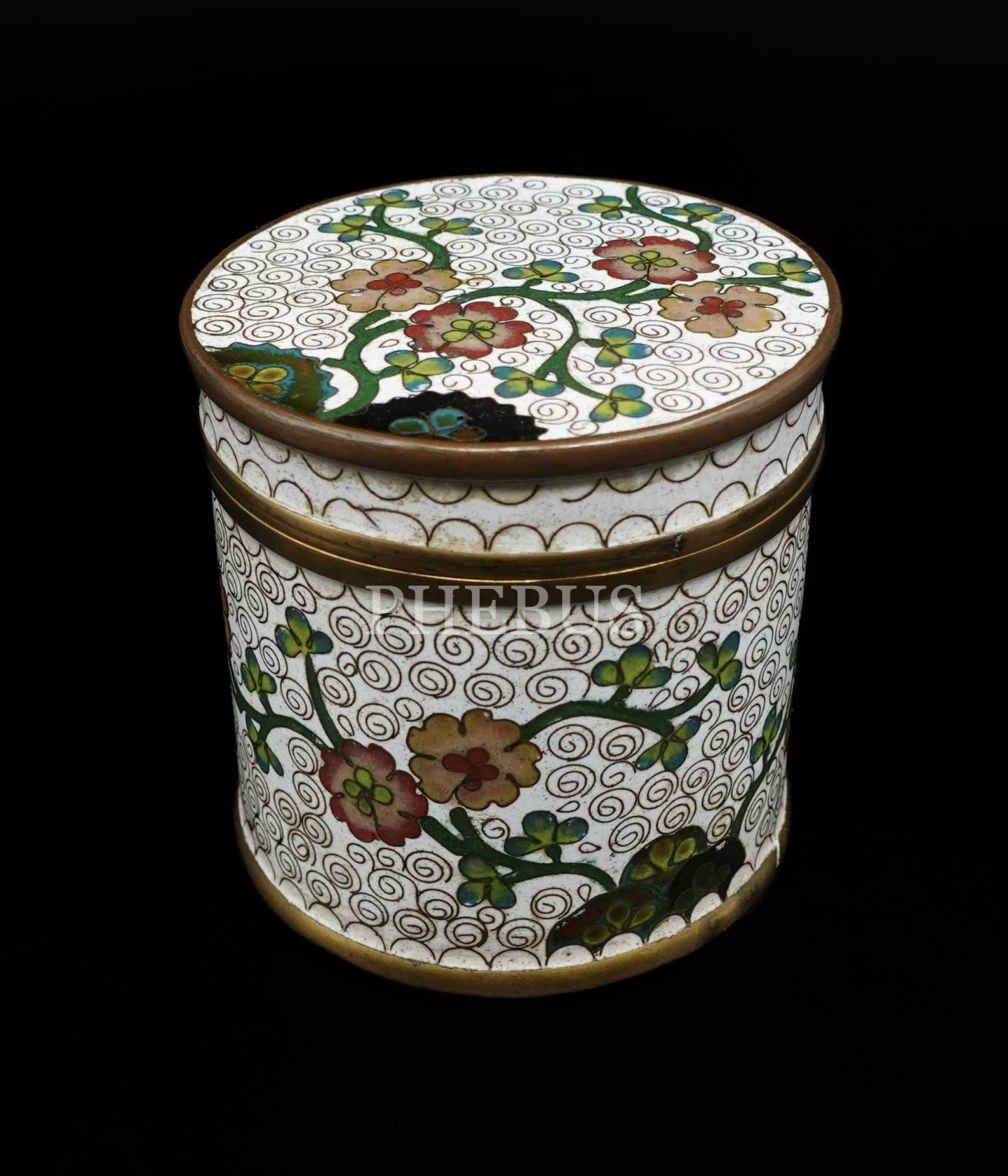 El boyama kiraz çiçeği motifleri ile süslenmiş pirinç collezione kutu, 8x8 cm...