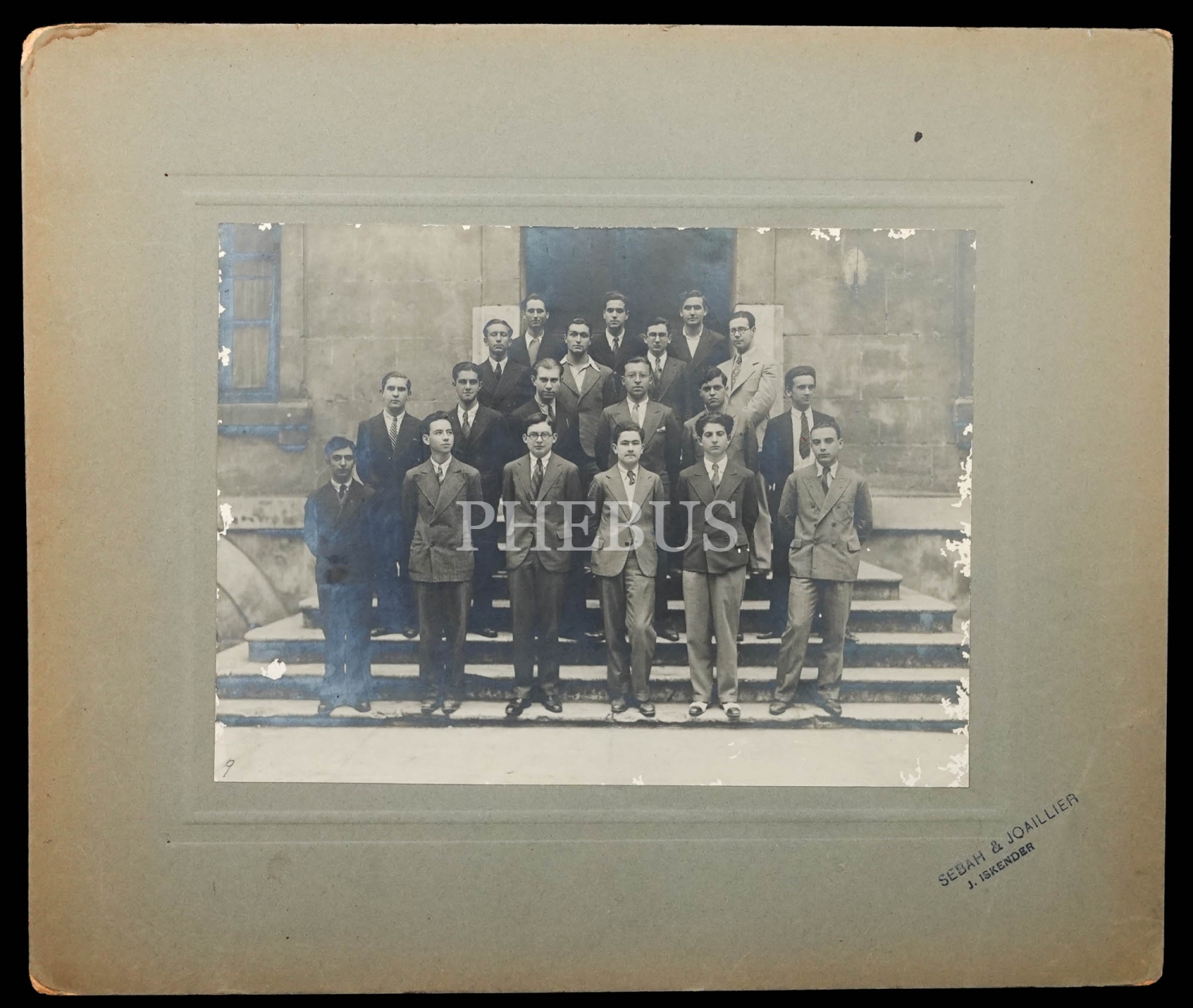 Erken Cumhuriyet döneminden tamamı Sebah&Joaillier firması tarafından çekilmiş, farklı yıllara ait 5 adet St. Benoit Lisesi hatıra fotoğrafı, paspartularıyla birlikte ortalama 36x30 cm...
