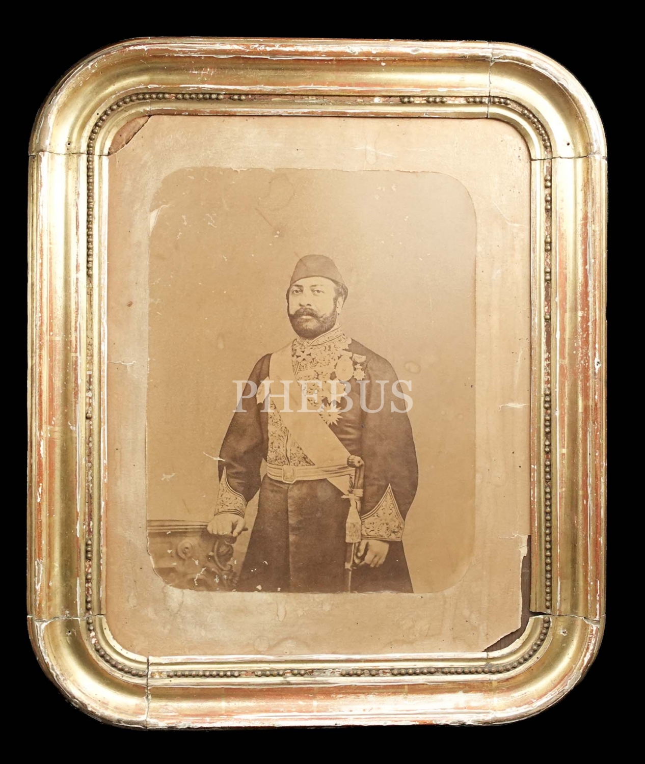 Bir Osmanlı paşasının sepya baskı stüdyo hatıra fotoğrafı, fotoğraf 23x29 cm, çerçeve 40x48 cm...