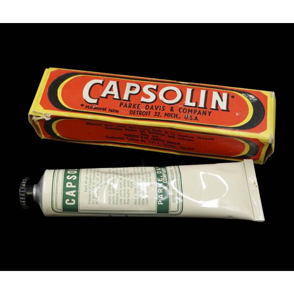 Prospektüsün de yer aldığı orijinal karton kutusunda Capsolin Kremi tüpü (dolu), 1954 ruhsatlı, 13 cm...